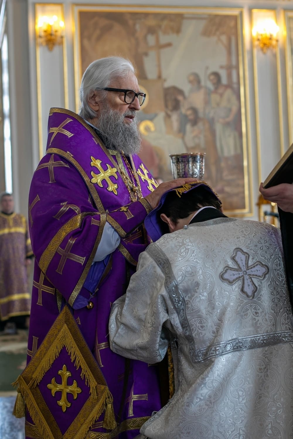 В сан диакона рукоположен